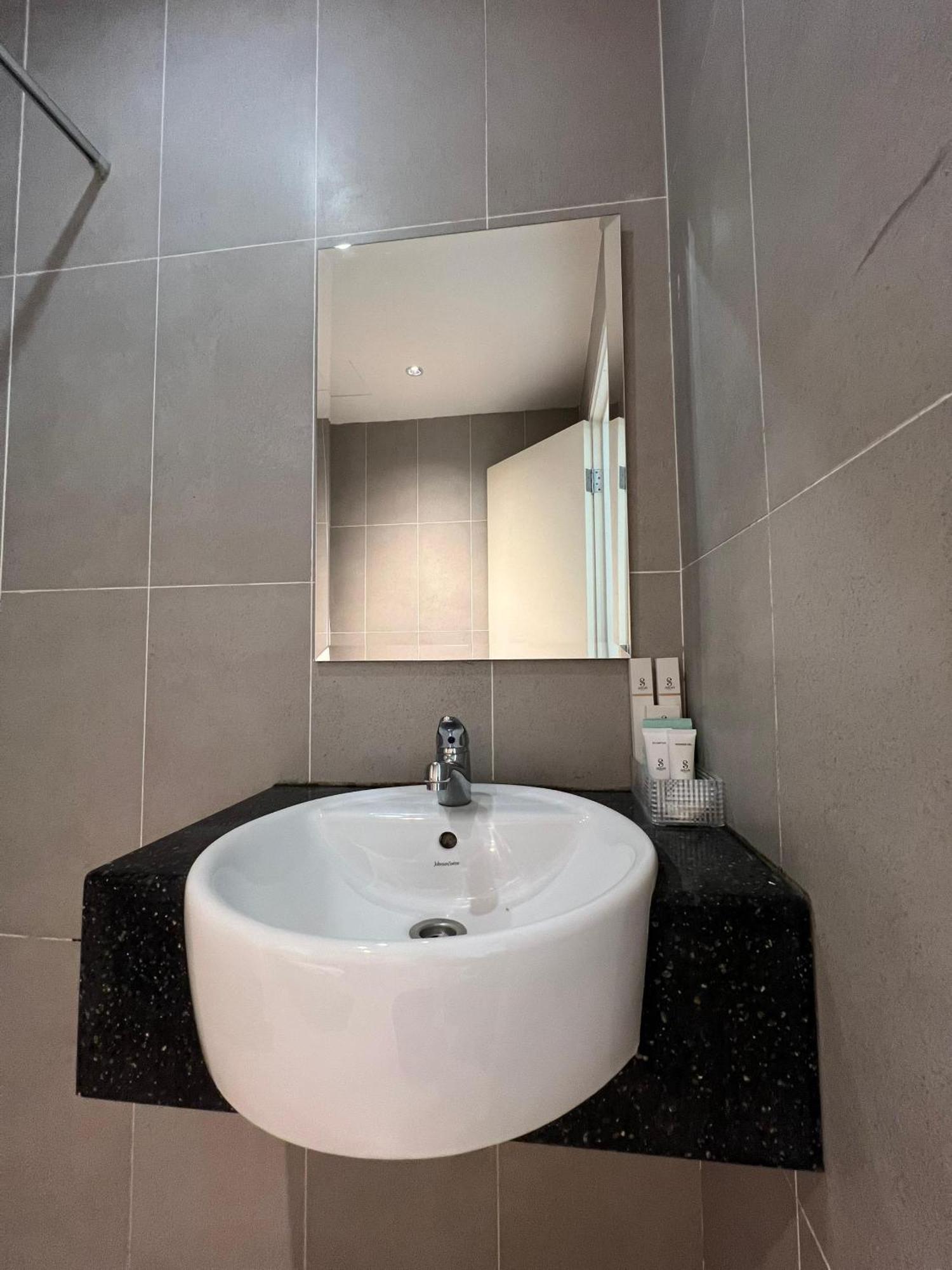 Serapi Verdure Hotel 쿠칭 외부 사진